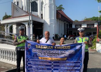 Ops Keselamatan Toba 2024, Sat Lantas Polres Pematang Siantar Edukasi Jemaat Gereja Tertib Berlalu Lintas