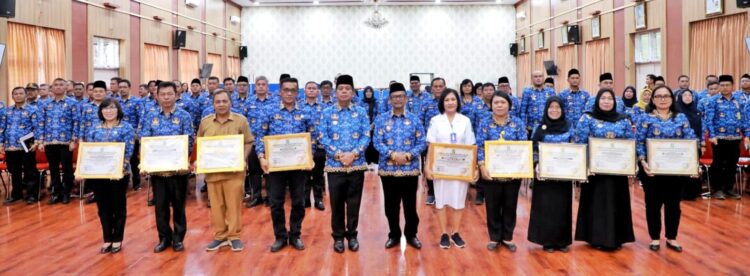 Sejumlah Perangkat Daerah Terima Piagam Penghargaan Dari Ombudsman dan Kementerian PAN-RB