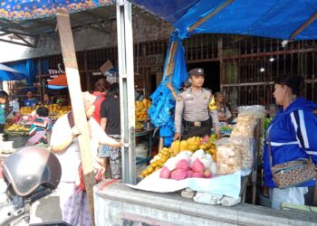 Jaga Keamanan dan Kenyamanan, Polsek Siantar Barat Aktif Patroli Dialogis di Pasar Horas