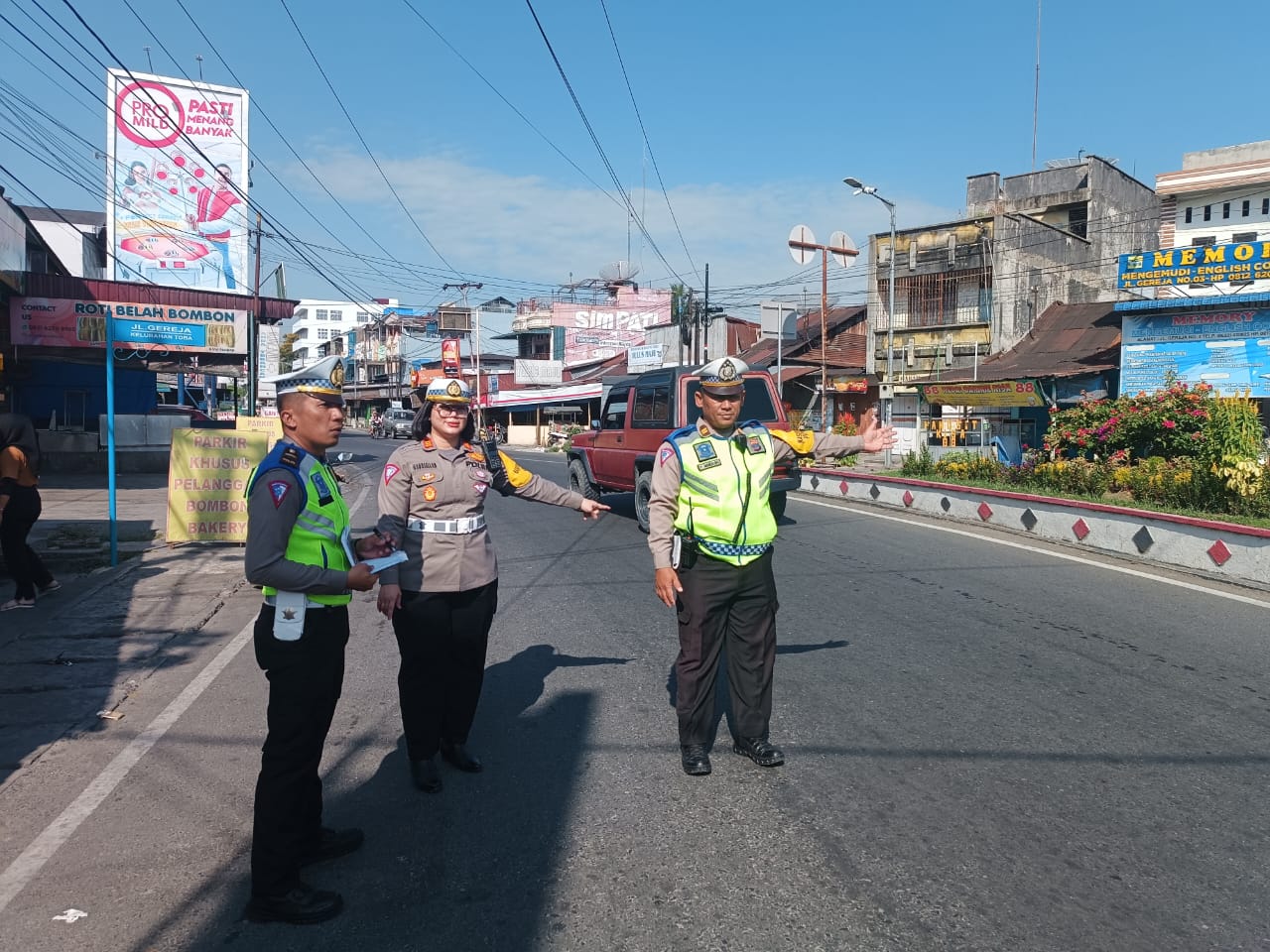 Kasat Lantas Polres Pematangsiantar Laksanakan Survei Jalan Alternatif Persiapan Ops Ketupat 2024 Kasat Lantas Polres Pematangsiantar Laksanakan Survei Jalan Alternatif Persiapan Ops Ketupat 2024
