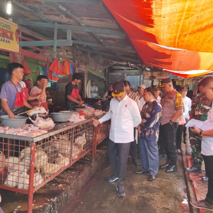 Kapolres Tapteng Dampingi PJ Bupati Sidak Beberapa Pasar Selama Bulan Ramadhan