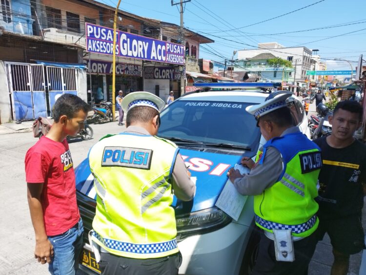 Polres Sibolga Tindak Pelanggar Dengan Tilang Teguran, Dalam Rangka Ops Keselamatan Toba 2024