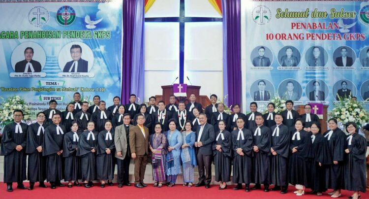  Pentahbisan Pendeta GKPS, Bupati Simalungun Radiapoh Sinaga: "Pendeta Yang Baru Dinobatkan Agar Tulus Melayani Jemaat"