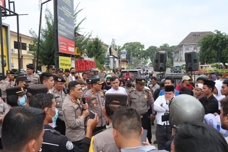 Kapolres Polres Pematangsiantar Pimpin Pengamanan Unjuk Rasa