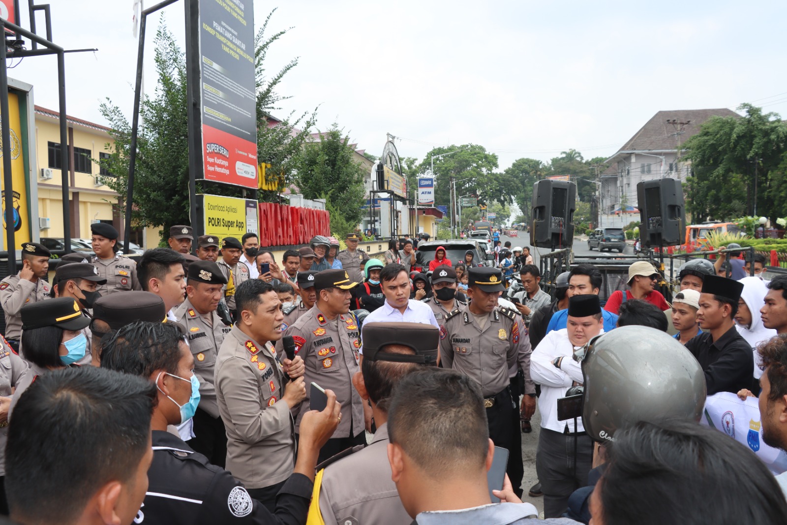 Kapolres Polres Pematangsiantar Pimpin Pengamanan Unjuk Rasa