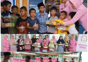 Kapolres Dan Wakapolres Taput Berbagi Takjil di Mesjid Raya Dan Mesjid Hati Nurani Tarutung