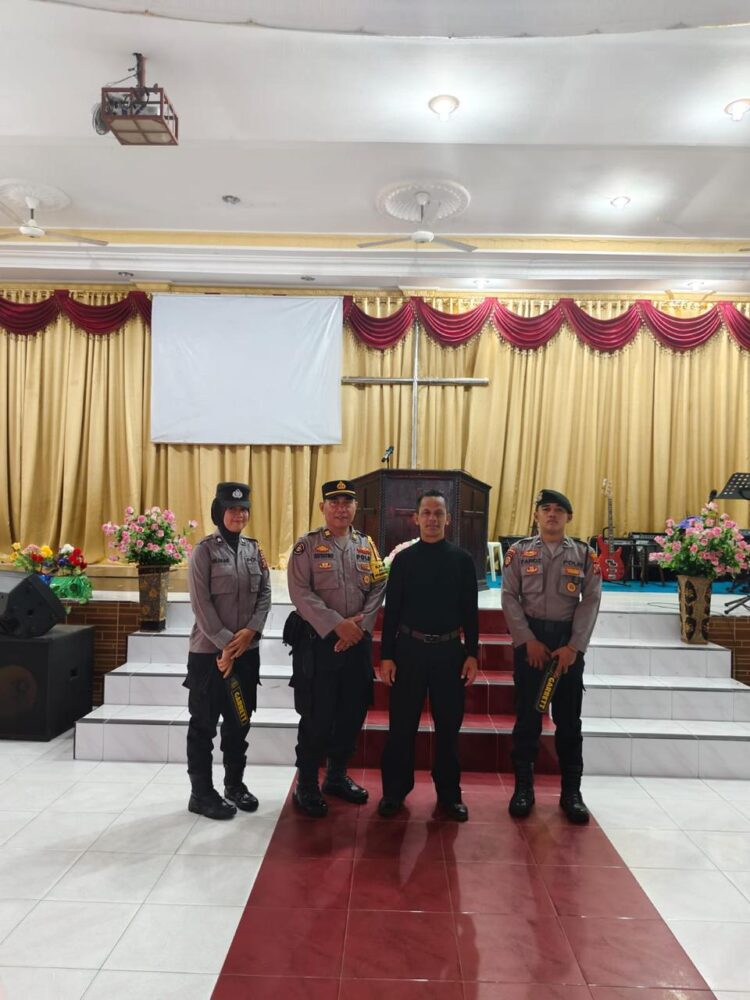 Personil Polres Sibolga Melaksanakan Pengamanan Ibadah Jumat Agung