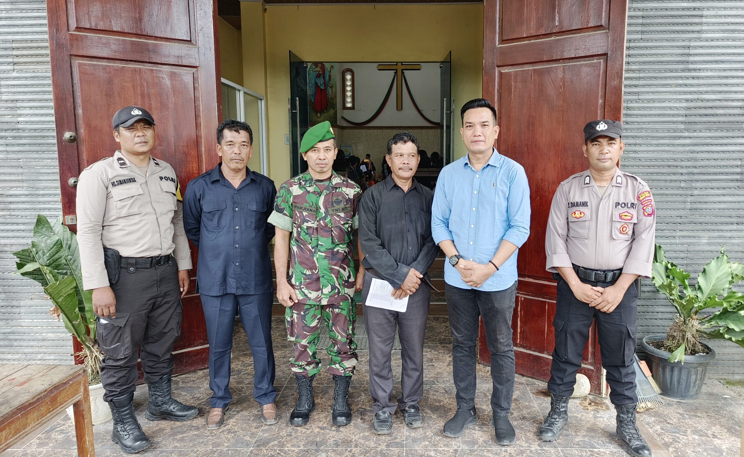 Pendekatan Religius TNI-Polri Amankan Perayaan Jumat Agung, Polsek Kotarih dan Koramil 17/KTR Patroli Bersama Pendekatan Religius TNI-Polri Amankan Perayaan Jumat Agung, Polsek Kotarih dan Koramil 17/KTR Patroli Bersama