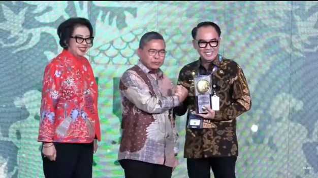 Bupati Adipati Terima Penghargaan Anugerah Piala Adipura Ketiga Kelinya Secara Berturut-turut