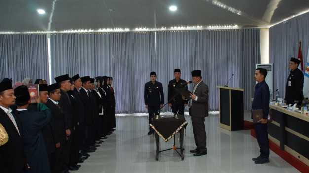 Lantik Pejabat Struktural, Wabup Ali Rahman Ingatkan Pemangku Jabatan Untuk Tingkatkan Komitmen, Kedisiplinan dan Profesionalisme Wakil Bupati Kabupaten Way Kanan Drs. H. Ali Rahman M.T