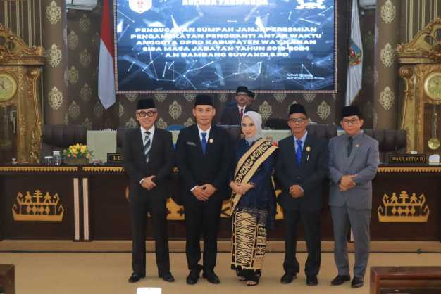 Bupati Adipati Hadiri Pengambilan Sumpah Janji PAW Anggota DPRD Way Kanan Sisa Masa Jabatan 2019-2024 Bupati Way Kanan Adipati menghadiri Acara Pengucapan Sumpah/Janji Peresmian Pengangkatan PAW DPRD Kabupaten Way Kanan