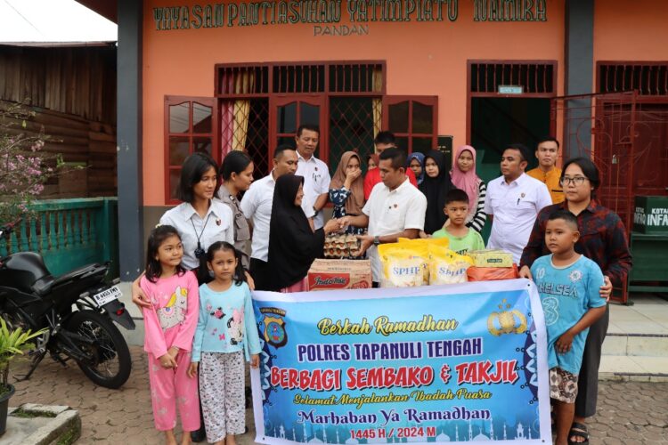 Polres Tapteng Membagikan Sembako Dan Takzil Di bulan Ramadhan Ke PA Namira Pandan Polres Tapteng Membagikan Sembako Dan Takzil Di bulan Ramadhan Ke PA Namira Pandan