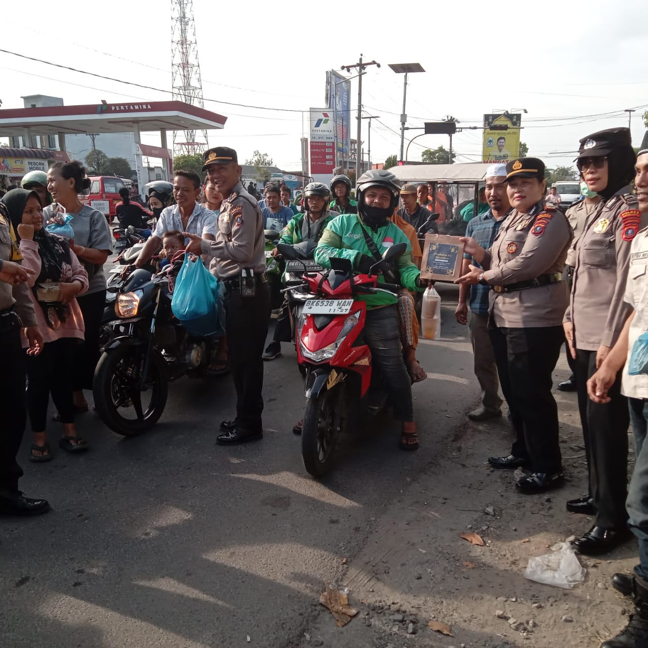 Bulan Suci Ramadhan 1445 H, Polsek Siantar Utara Bagi Takjil Gratis Kepada Masyarakat Bulan Suci Ramadhan 1445 H, Polsek Siantar Utara Bagi Takjil Gratis Kepada Masyarakat