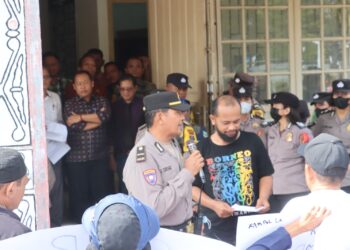 Polres Pematangsiantar Laksanakan Pengamanan Unras Arwana Di Kantor DPRD 