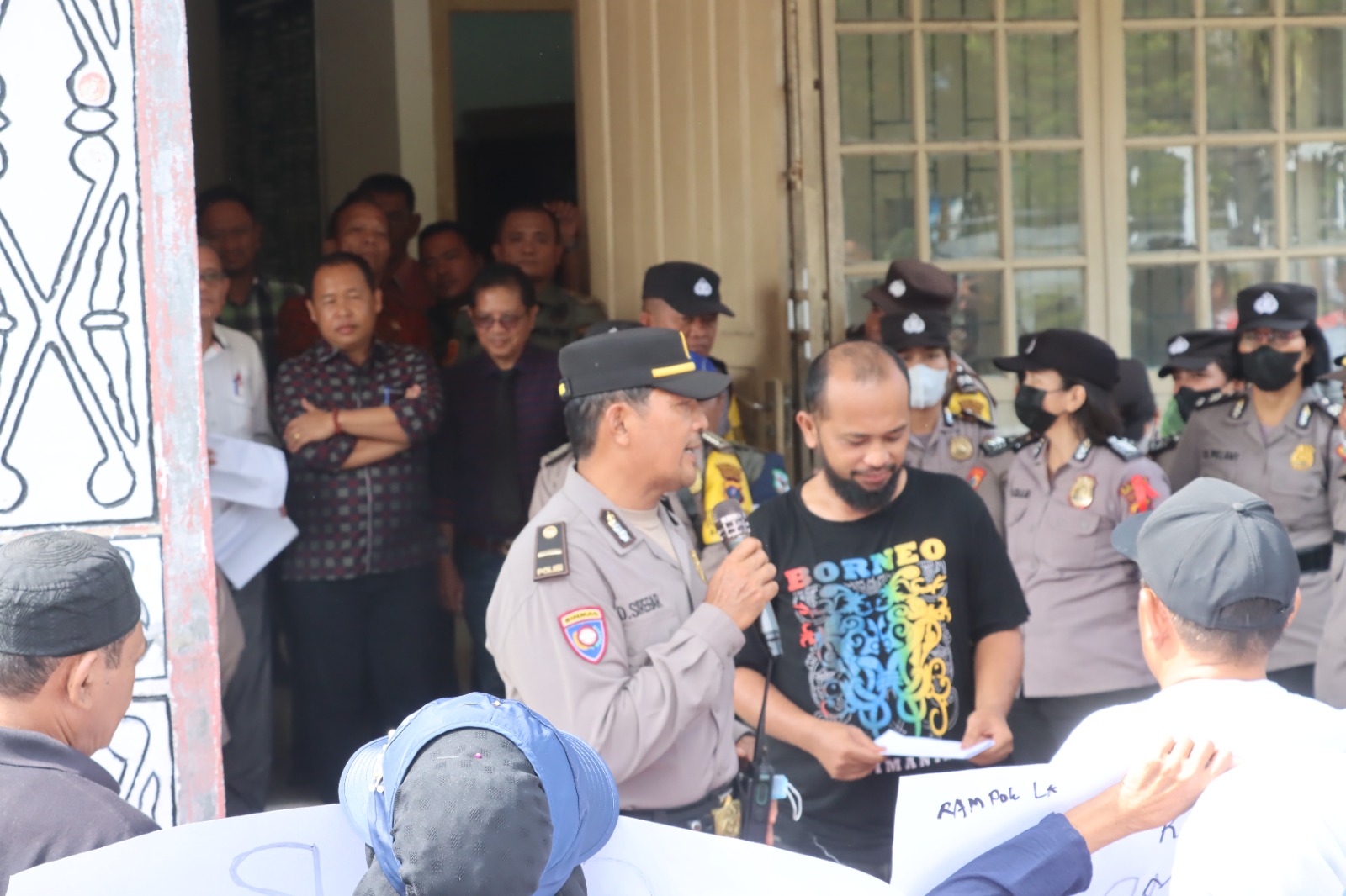 Polres Pematangsiantar Laksanakan Pengamanan Unras Arwana Di Kantor DPRD 
