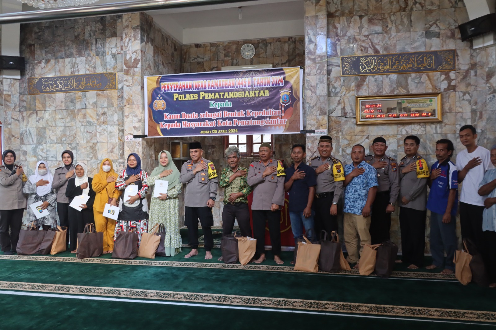 Polres Pematangsiantar Serahkan Infaq Ramadhan 1445 H Tahun 2024 Kepada Kaum Duafa
