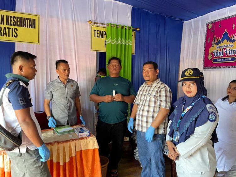 Polres Tapteng test Urine Supir Awak Angkutan Darat Untuk Mudik Lebaran Ops Ketupat Toba 2024