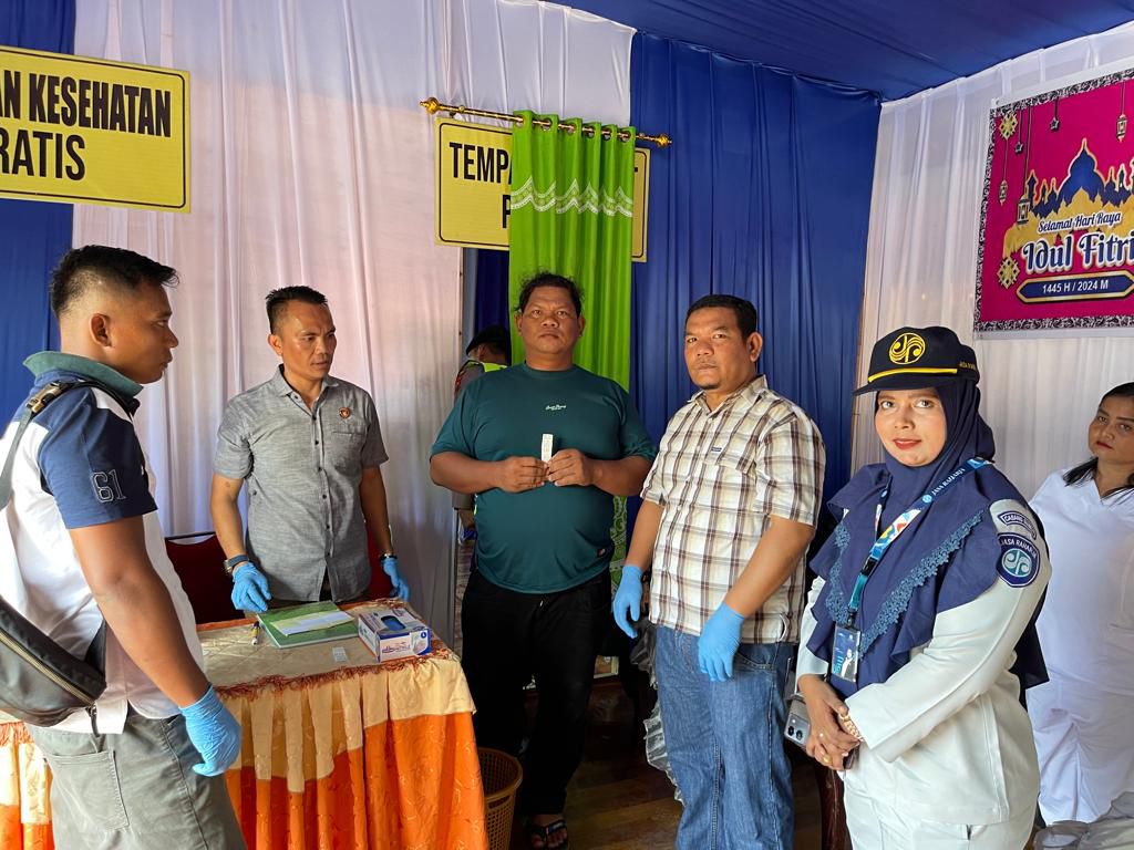 Polres Tapteng test Urine Supir Awak Angkutan Darat Untuk Mudik Lebaran Ops Ketupat Toba 2024 Polres Tapteng test Urine Supir Awak Angkutan Darat Untuk Mudik Lebaran Ops Ketupat Toba 2024