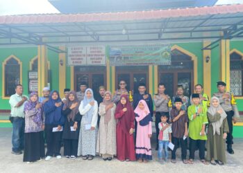 Kapolres Taput Serahkan Paket Lebaran Kapolda Sumut Kepada Anak Yatim Dan Sejumlah Tokoh Muslim