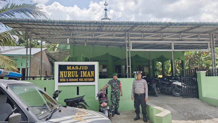 Pendekatan Religius TNI-Polri Amankan Salat Jumat, Polsek Kotarih bersama Koramil 17/KTR Gelar Patroli Gabungan