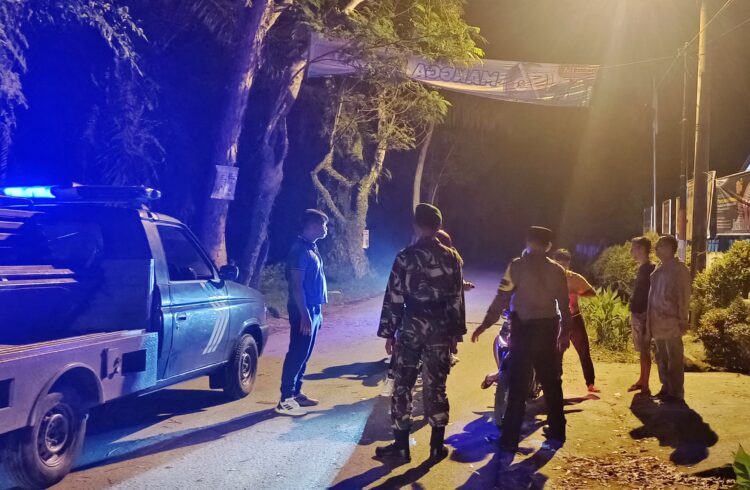 Pendekatan Sosiologis TNI-Polri Guna Pastikan Keamanan Kondusif, Polsek Kotarih bersama Koramil 17/KTR Gelar Patroli Malam