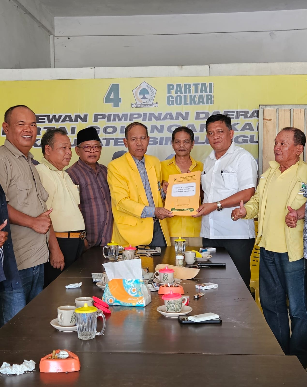 Radiapoh Hasiholan Sinaga Ambil Formulir Pendaftaran Bacalon Bupati Kabupaten Simalungun Dari Partai Golkar Radiapoh Hasiholan Sinaga Ambil Formulir Pendaftaran Bacalon Bupati Kabupaten Simalungun Dari Partai Golkar