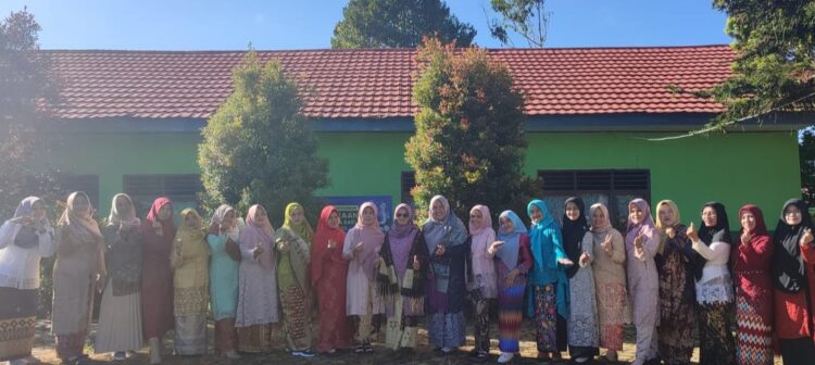 SMAN 1 Sekincau Gelar Upacara Bendera Untuk Memperingati Hari Kartini
