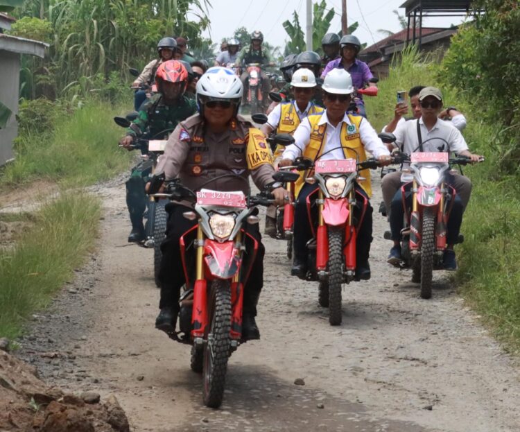 Kapolres Simalungun dan Forkopimda Lakukan Pengecekan Pembangunan Jalur Penghubung Nagori Karang Bangun dan Karang Rejo