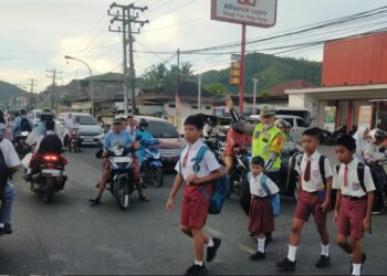 Personil Lantas Polres Tapteng Siaga Atur Lalin Pagi Setiap Simpang
