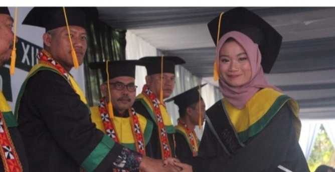MAN 1 Liwa Lampung Barat Mewisuda 38 Siswa Tahfizd Al'Quran Dan 165 Siswa Kelas XII MAN 1 Liwa Lampung Barat Mewisuda 38 Siswa Tahfizd Al'Quran Dan 165 Siswa Kelas XII