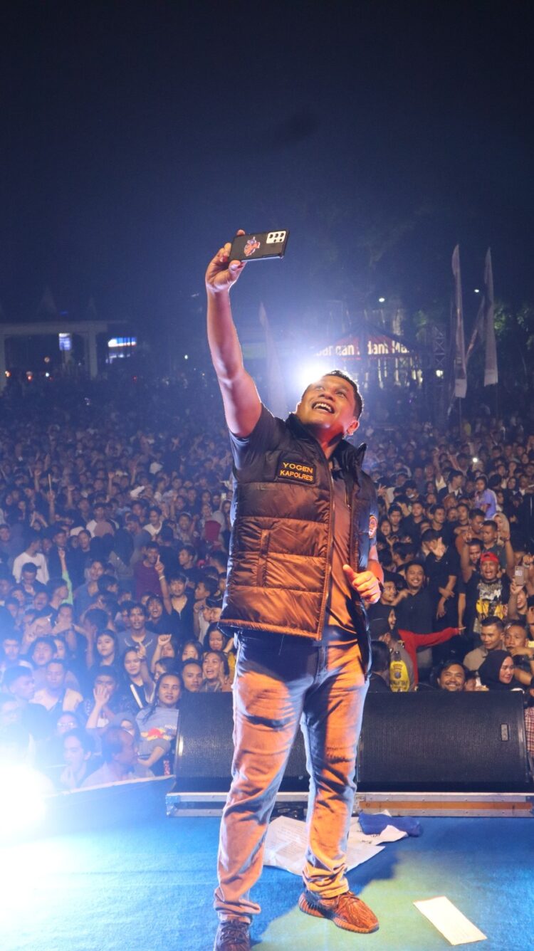 Puncak HUT ke-153 Pematangsiantar, Kapolres dan Forkopimda Bernyanyi Bersama Bagindas