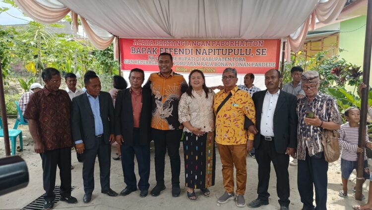 Maju Sebagai Balon Bupati Toba, Effendi SP Napitupulu Diberangkatkan Keturunan Raja Bona Ni Onan Pardede