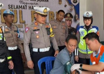 AKP AKP Suarjono Surya Ningrat Cegah Laka Lantas, Polisi Lakukan Skrining Dan Tes Urine Sopir Bus