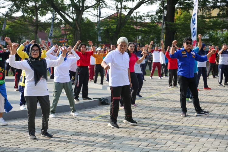 Wali Kota Ikuti Senam Kesehatan dan Kebugaran bersama Forkopimda dan Masyarakat Kota Pematangsiantar 