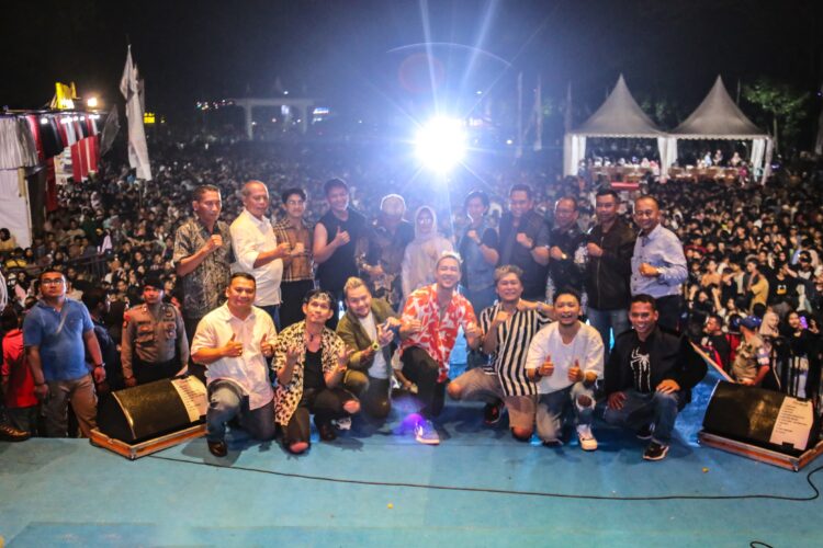 Puncak Peringatan Hari Jadi Kota Pematangsiantar, Wali Kota dan Forkopimda Bernyanyi Bersama Bagindas