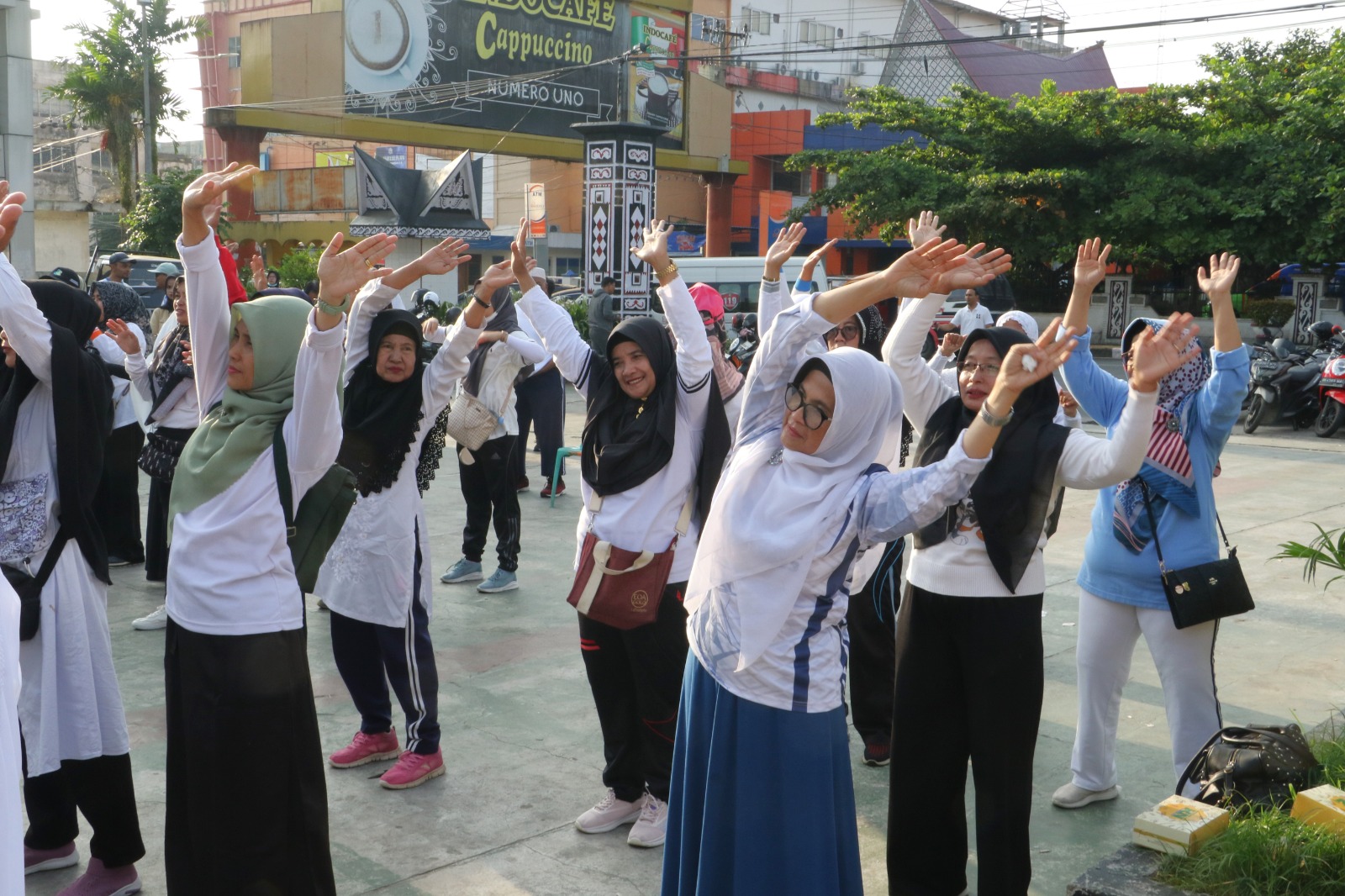 Wali Kota Pematangsiantar Senam Sehat Bersama Jamaah Calon Haji/Hajjah Tahun 2024