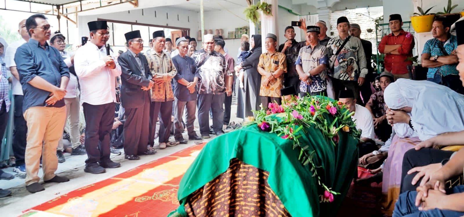 Bupati Simalungun Bersama Ketua DPRD Sampaikan Belasungkawa di Rumah Duka Alm Jaminta Purba Bupati Simalungun Bersama Ketua DPRD Sampaikan Belasungkawa di Rumah Duka Alm Jaminta Purba