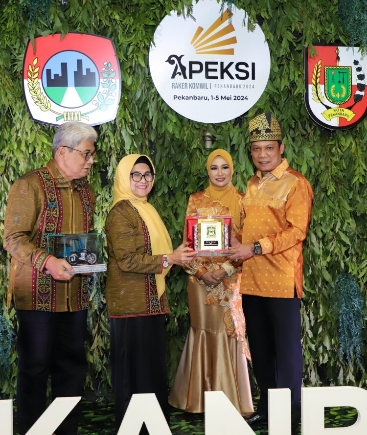 Raker APEKSI Komwil I,  Wali Kota Menghadiri Welcome Dinner Di Balairung Hotel Pangeran Pekanbaru