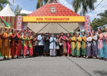 Wali Kota Kunjungi Stand UMKM Pemko Pematangsiantar di Riau
