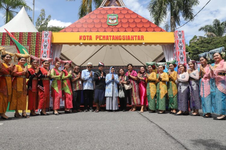 Wali Kota Kunjungi Stand UMKM Pemko Pematangsiantar di Riau