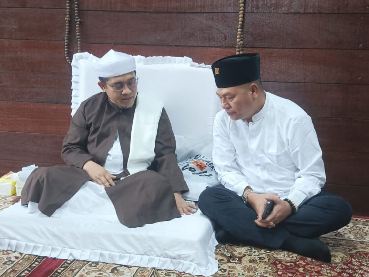 Silaturahmi ke Tuan Guru Besilam, Nikson Nababan Diberi Amalan Khusus