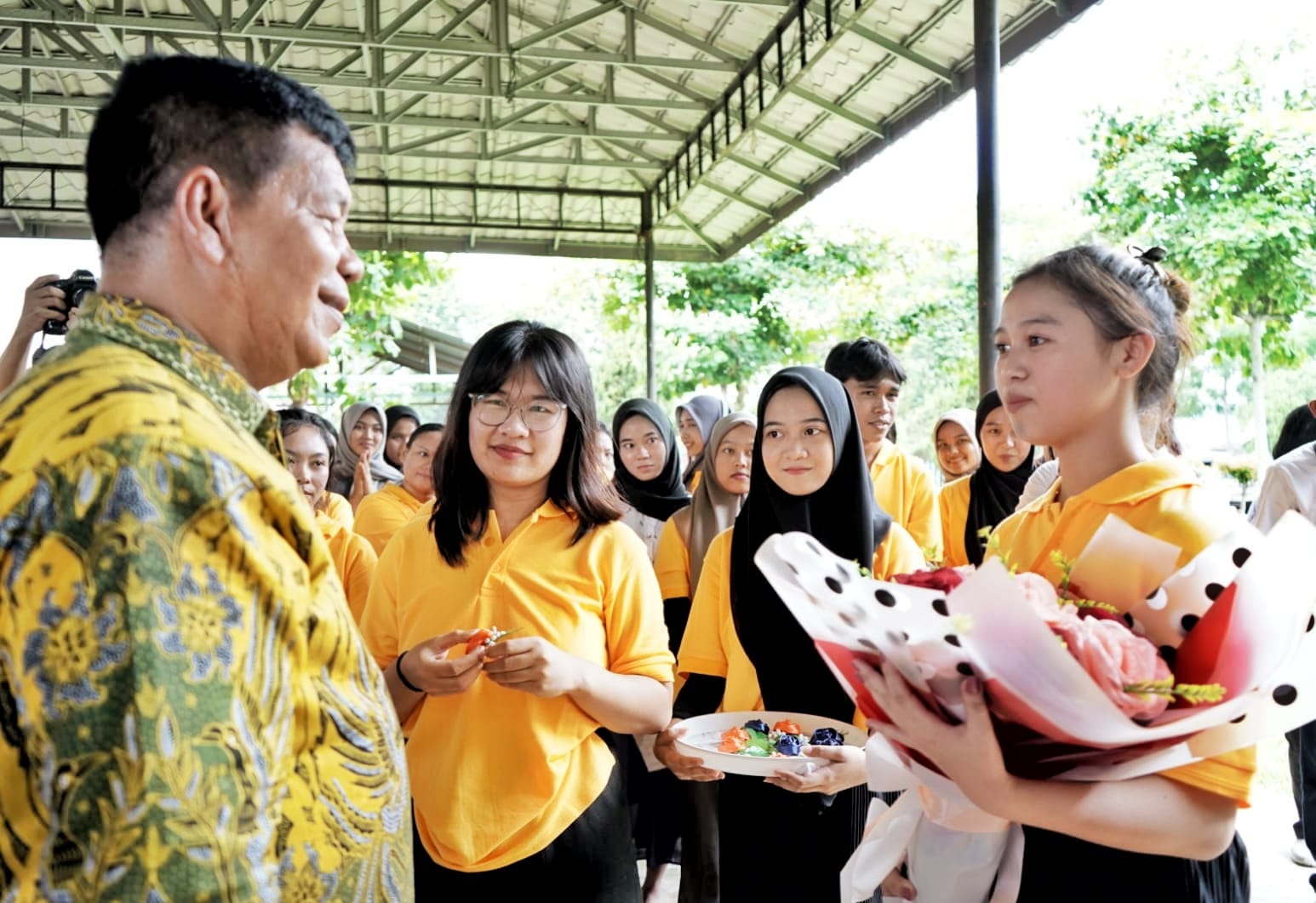 Bupati Simalungun Tinjau Putra - Putri Simalungun Mengikuti Pelatihan di Medan Melalui Program Si Kerja Bupati Simalungun Tinjau Putra - Putri Simalungun Mengikuti Pelatihan di Medan Melalui Program Si Kerja