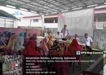 Pekon Kenali Bagikan Pupuk Untuk 295 KPM