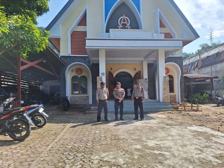 Personil Polres Sibolga Amankan Ibadah Kenaikan Isa Al-Masih