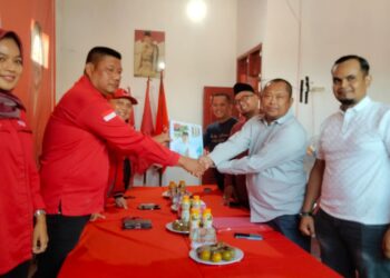 Drs Ali Rahman MT Kembalikan Berkas Formulir Bakal Calon Bupati Ke DPC PDIP Way Kanan