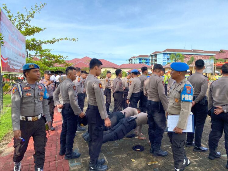 Untuk Kedisplinan, Propam Cek Kerapian Personil Polres Tapteng