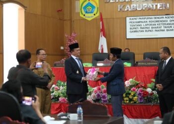 Wakil Bupati Pakpak Bharat Hadiri Sidang Paripurna DPRD Dengan Agenda  Penyampaian Rekomendasi DPRD Tentang LKPj
