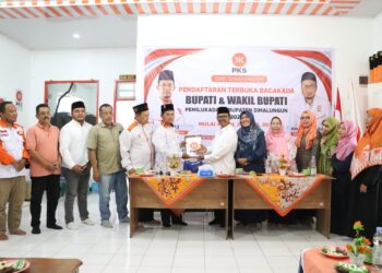 Zonny Waldi Mendaftar Ke Partai PKS Didampingi Sejumlah Tokoh