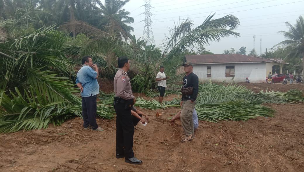 Sat Binmas Polres Pematangsiantar Edukasi Kamtibmas Kondusif Di Jalan Tambun Timur Sat Binmas Polres Pematangsiantar Edukasi Kamtibmas Kondusif Di Jalan Tambun Timur