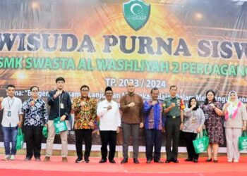 Wakil Bupati Simalungun Hadiri Wisuda Purna Siswa SMK Swasta Al-Washliyah 2 Perdagangan